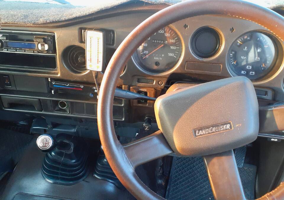 Image 15/61 of Toyota Land Cruiser FJ 62 (1989)