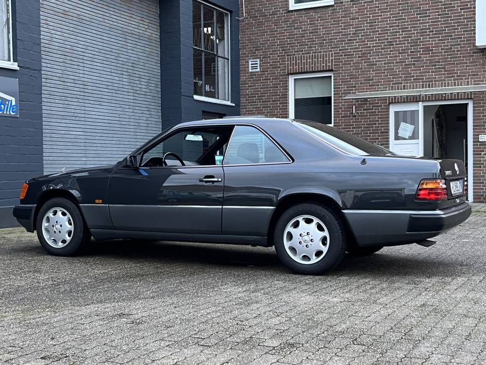 Image 19/68 of Mercedes-Benz 320 CE (1993)