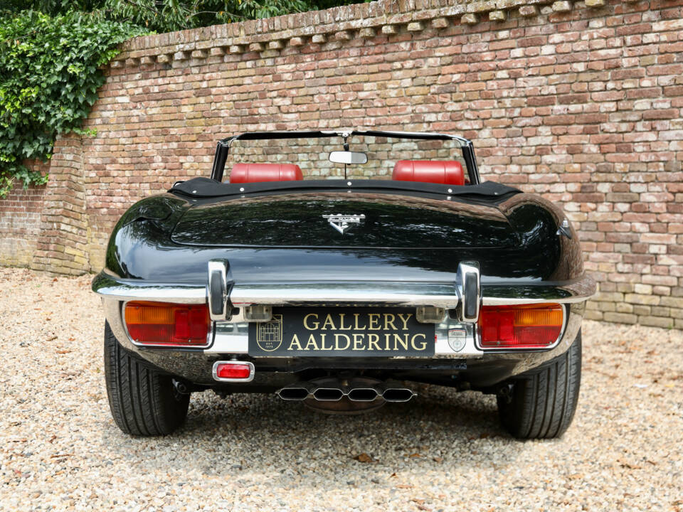 Image 7/50 of Jaguar E-Type V12 (1974)