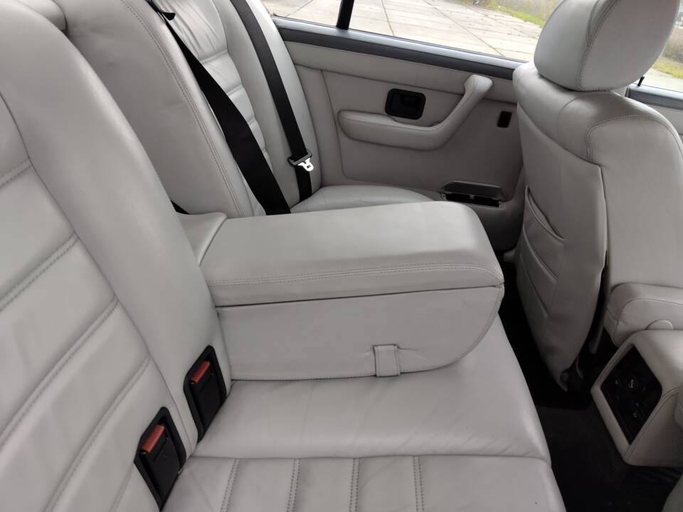 Bild 102/113 von BMW 735i (1986)