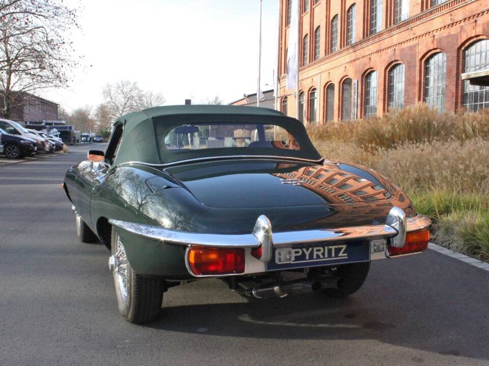 Image 21/21 de Jaguar E-Type (1969)