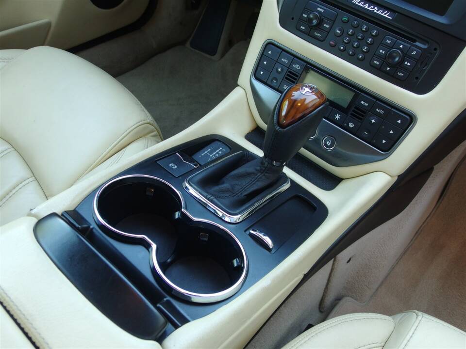 Image 55/98 of Maserati GranTurismo 4.2 (2008)