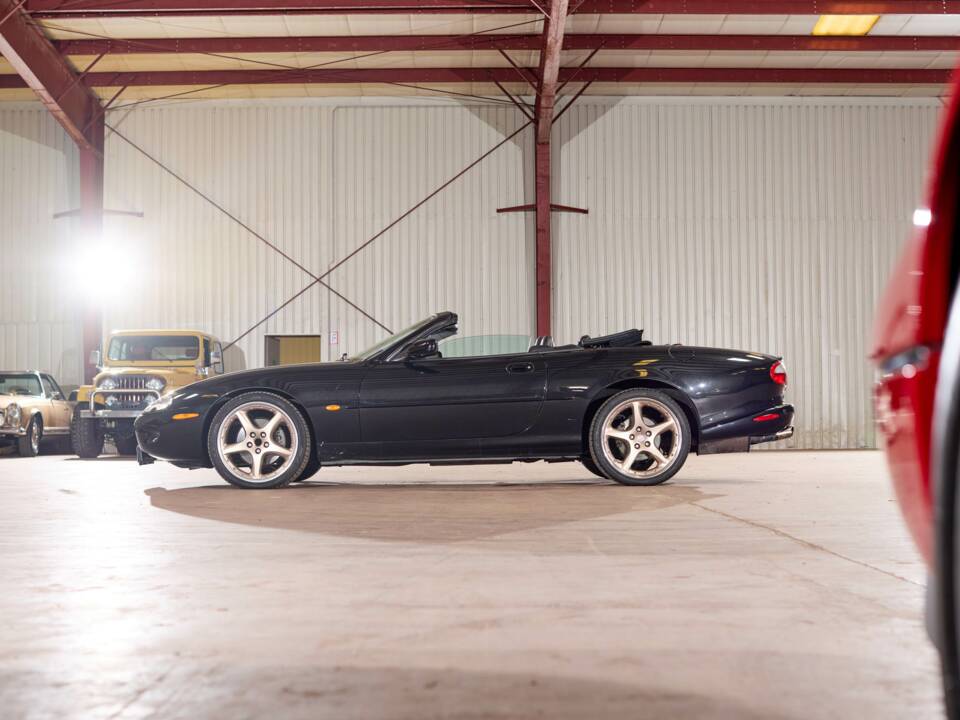 Bild 4/55 von Jaguar XKR (2000)