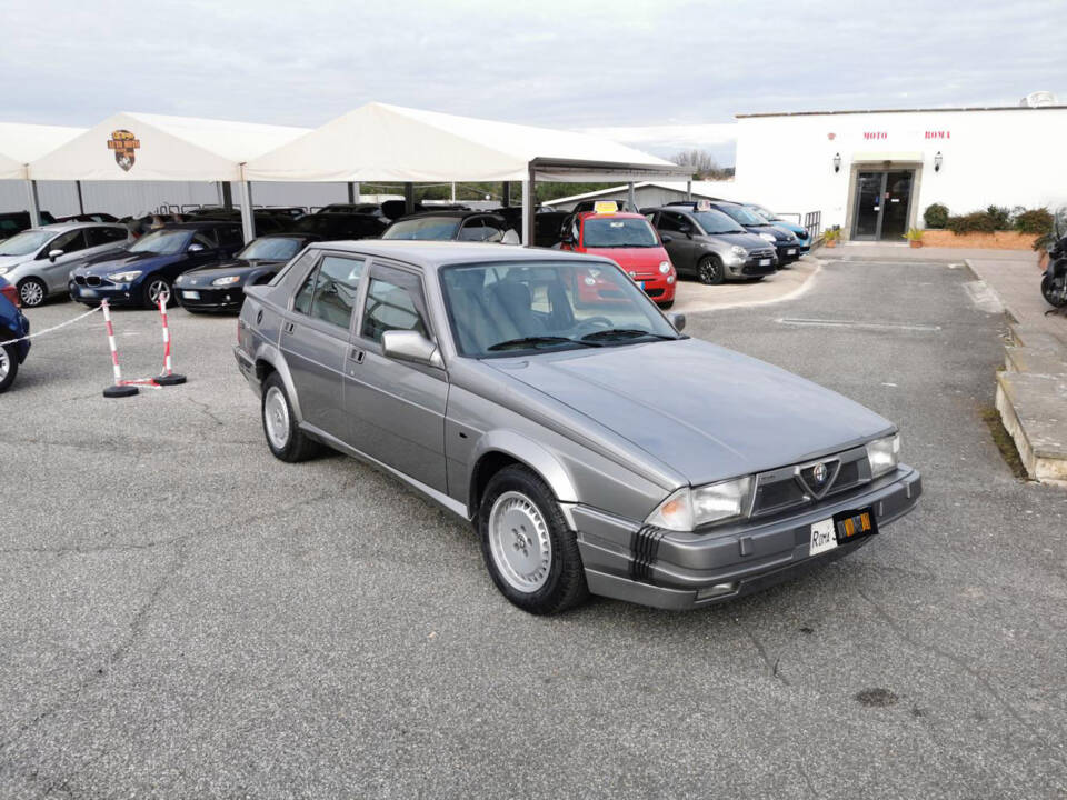 Image 1/36 de Alfa Romeo 75 1.8 Turbo (1990)