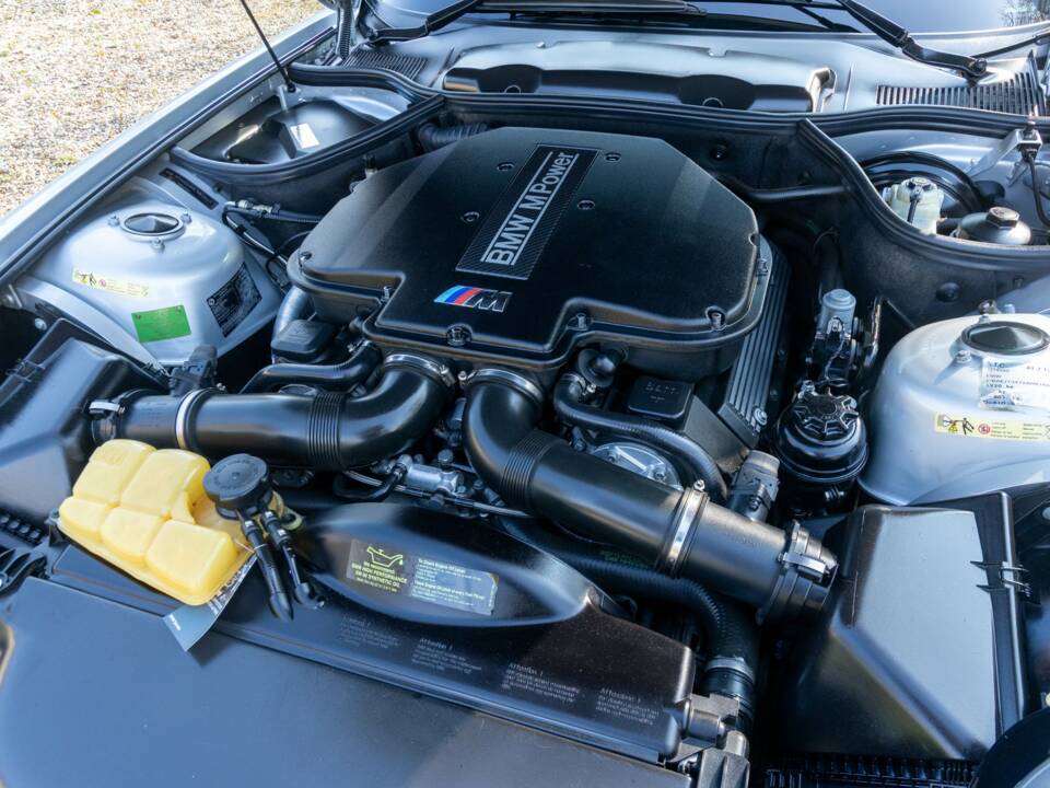 Image 18/50 of BMW Z8 (2002)