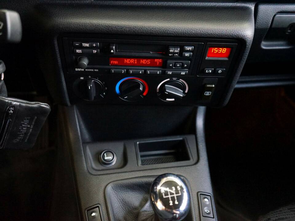 Image 24/31 of BMW 323ti Compact (1998)