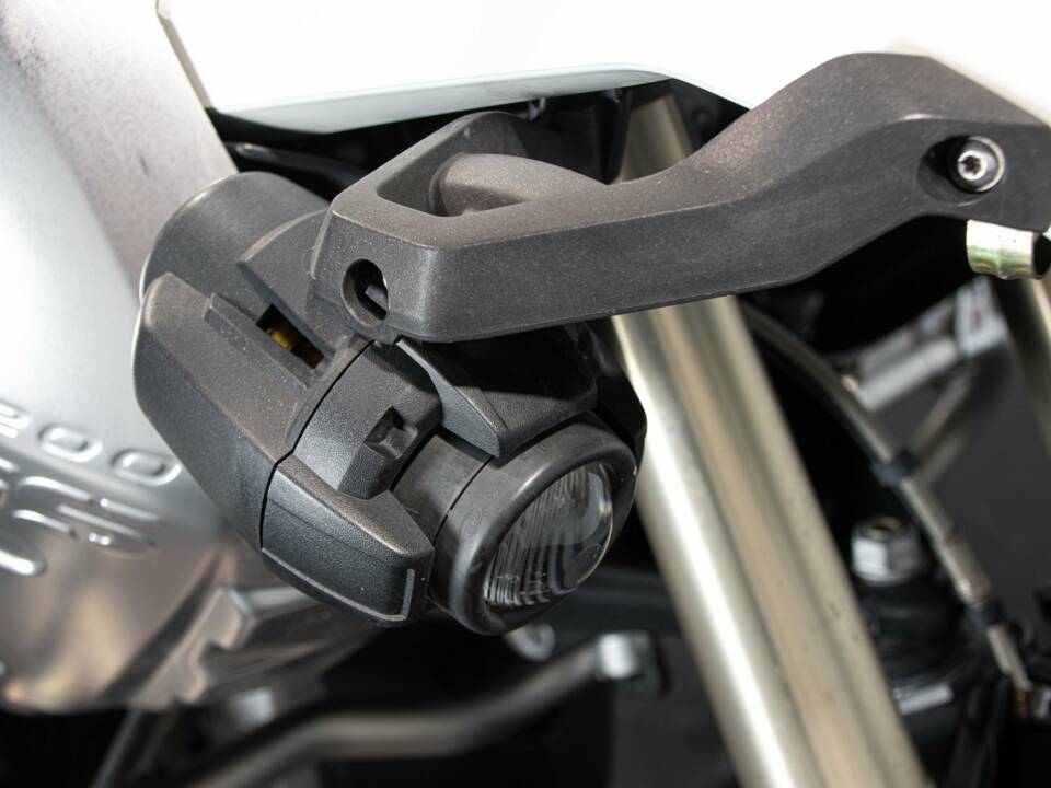 Image 50/50 of BMW DUMMY (2010)