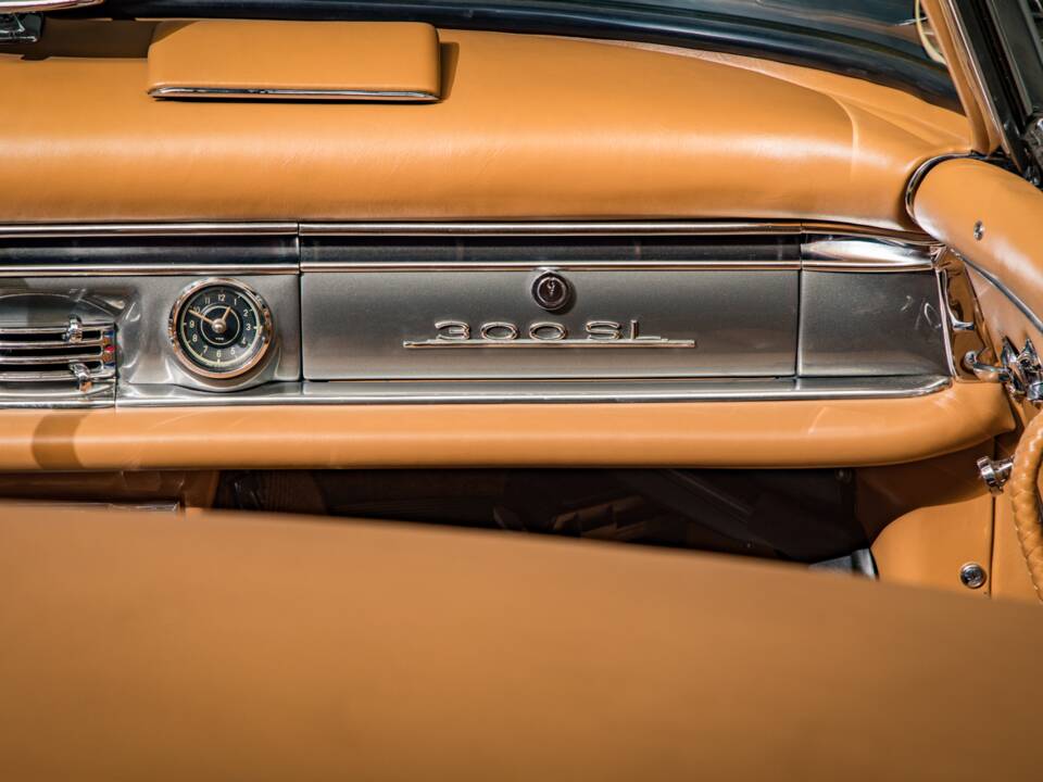 Image 16/22 de Mercedes-Benz 300 SL Roadster (1961)