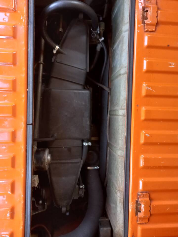 Image 16/21 of Volkswagen T2b Westfalia (1973)