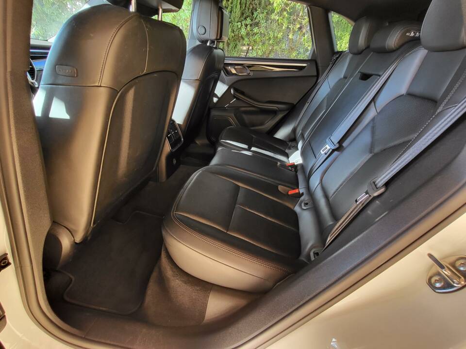 Image 7/8 of Porsche Macan (2017)