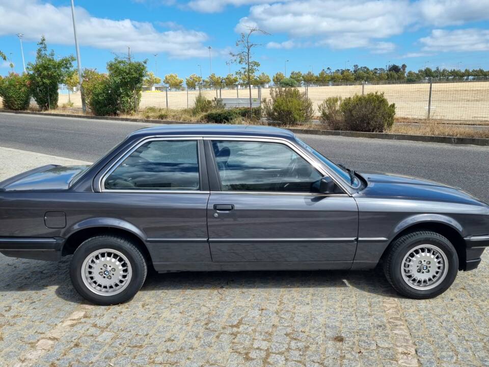 Image 20/100 of BMW 323i (1984)