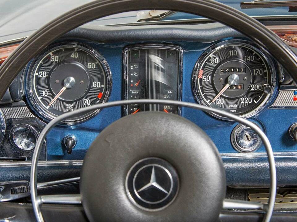 Imagen 20/20 de Mercedes-Benz 280 SL (1969)