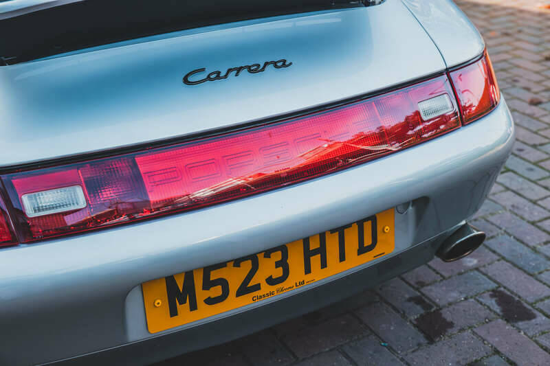 Image 20/50 of Porsche 911 Carrera (1994)