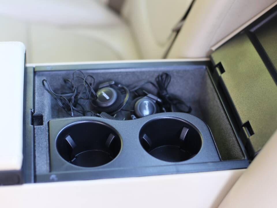 Imagen 41/77 de Jaguar XJ 8 4.2 (2005)