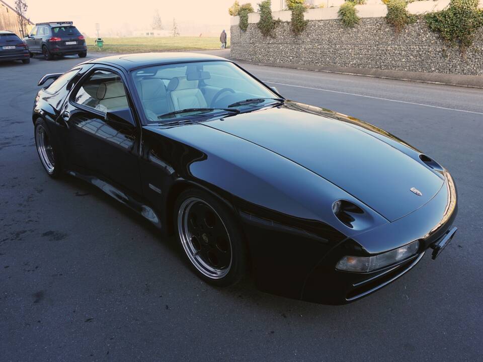 Image 10/67 of Porsche 928 S4 (1988)