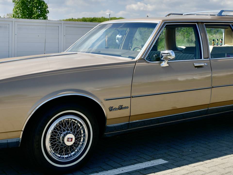 Image 6/45 of Oldsmobile Custom Cruiser (1985)