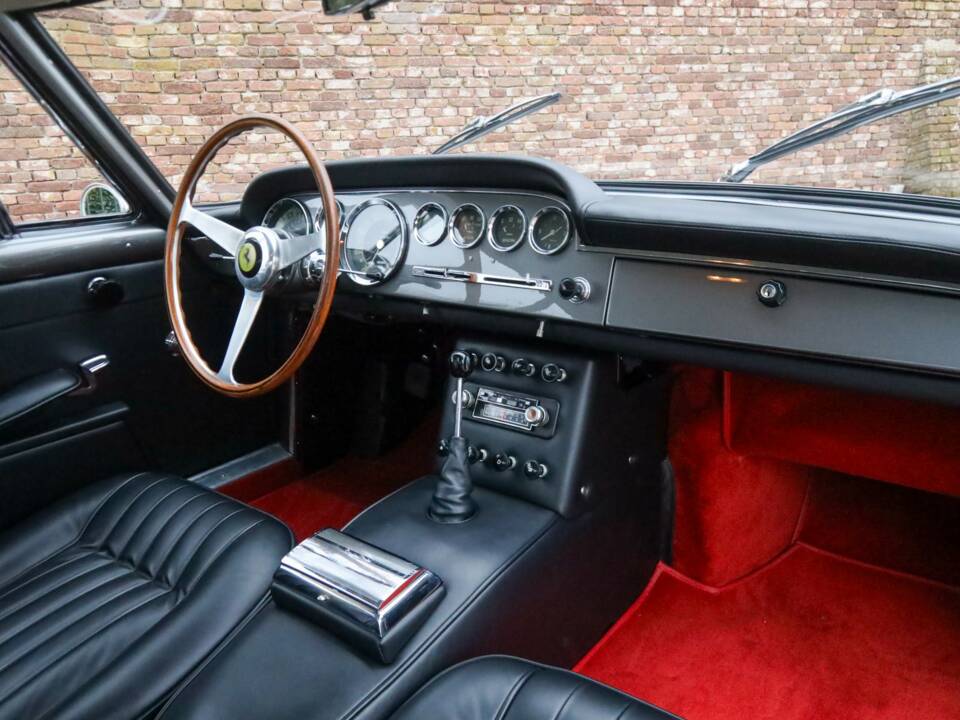 Image 13/50 of Ferrari 250 GT/E (1962)