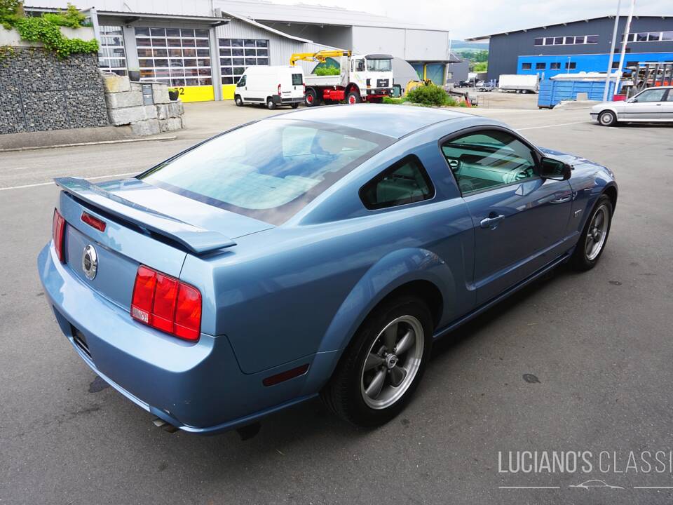 Bild 10/63 von Ford Mustang GT (2005)