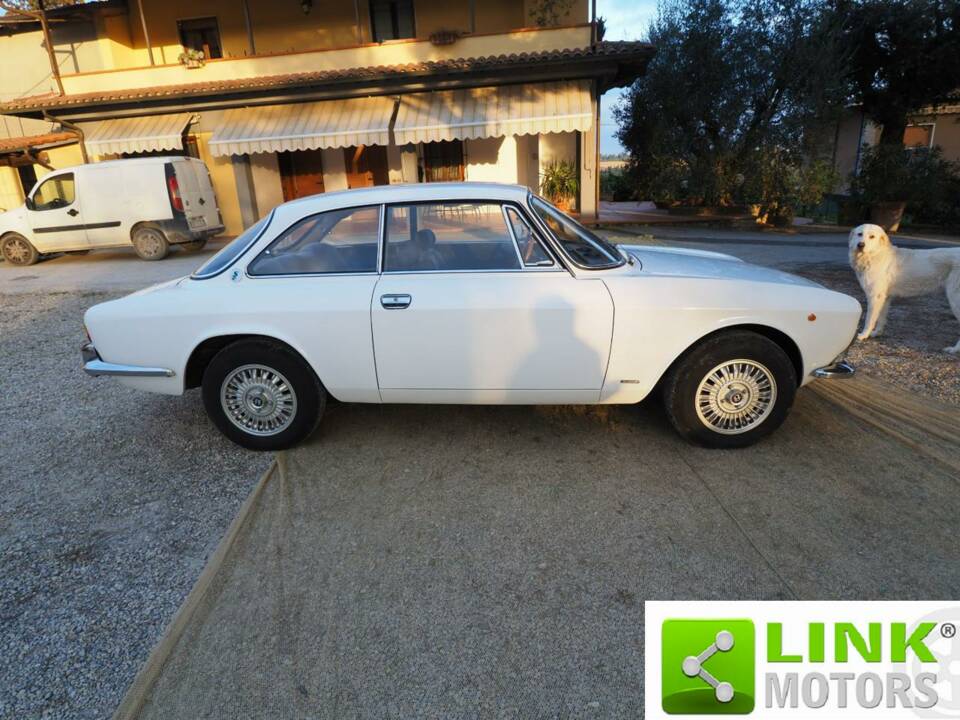 Image 4/10 of Alfa Romeo 2000 GTV (1972)