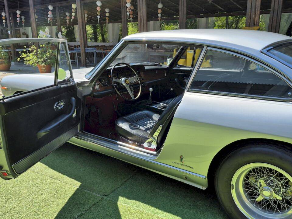 Imagen 22/66 de Ferrari 330 GT 2+2 (1964)