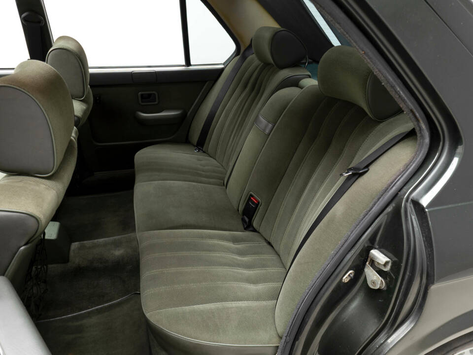 Immagine 20/43 di BMW 528i (1986)