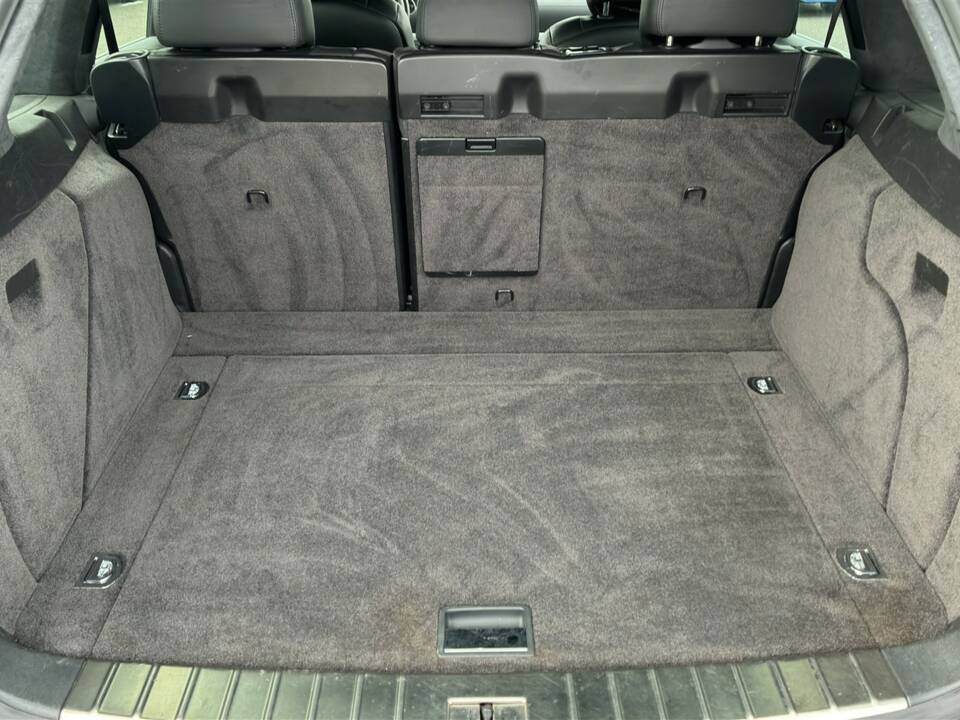 Image 40/50 of Porsche Cayenne Turbo (2007)