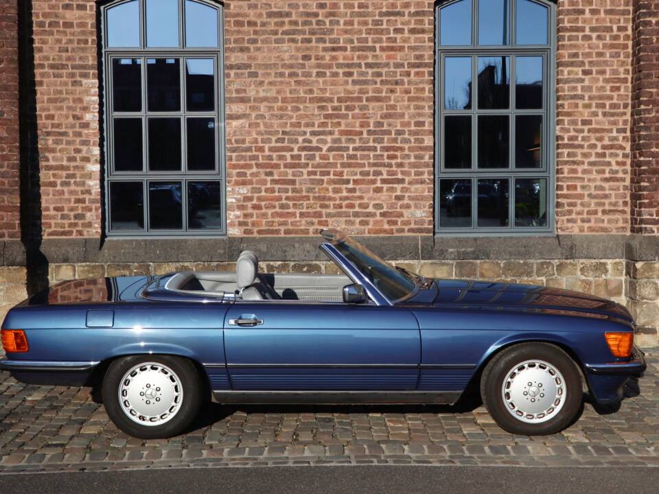 Image 6/43 of Mercedes-Benz 300 SL (1989)