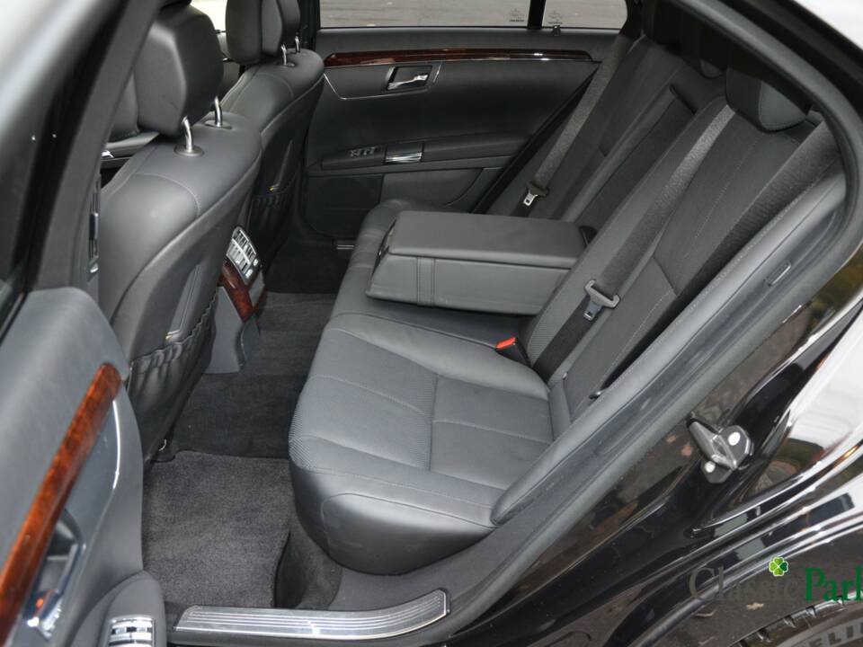 Image 10/50 of Mercedes-Benz S 500 (2006)