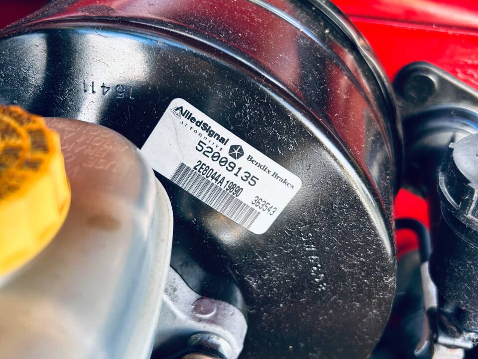 Image 26/28 of Jeep Wrangler Sport Hardtop 2.5 (1998)