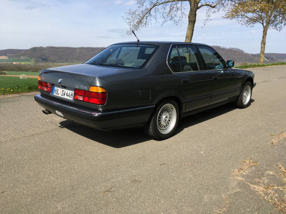 Image 8/22 of BMW 735i (1988)