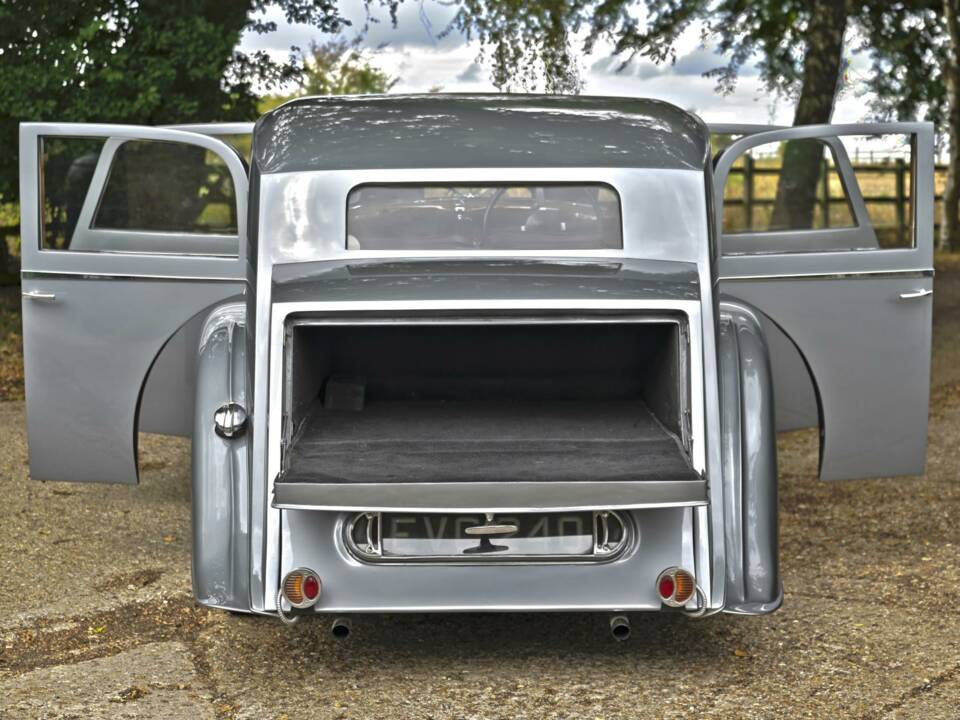Image 17/50 of Alvis 4.3 Liter Saloon (1940)