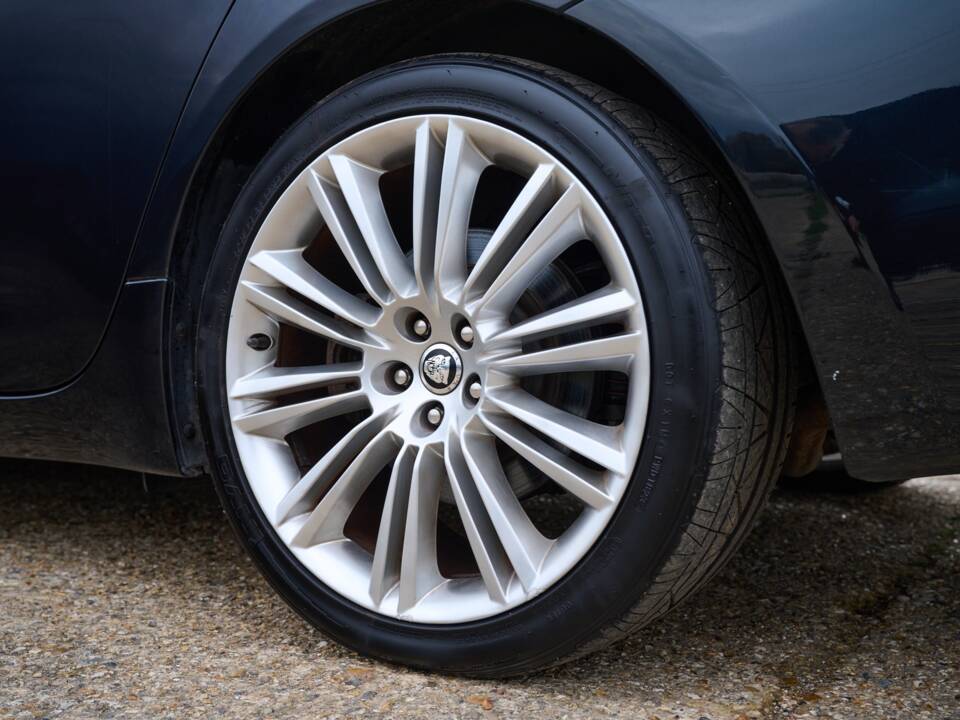 Bild 48/50 von Jaguar XJ 5.0 (2011)