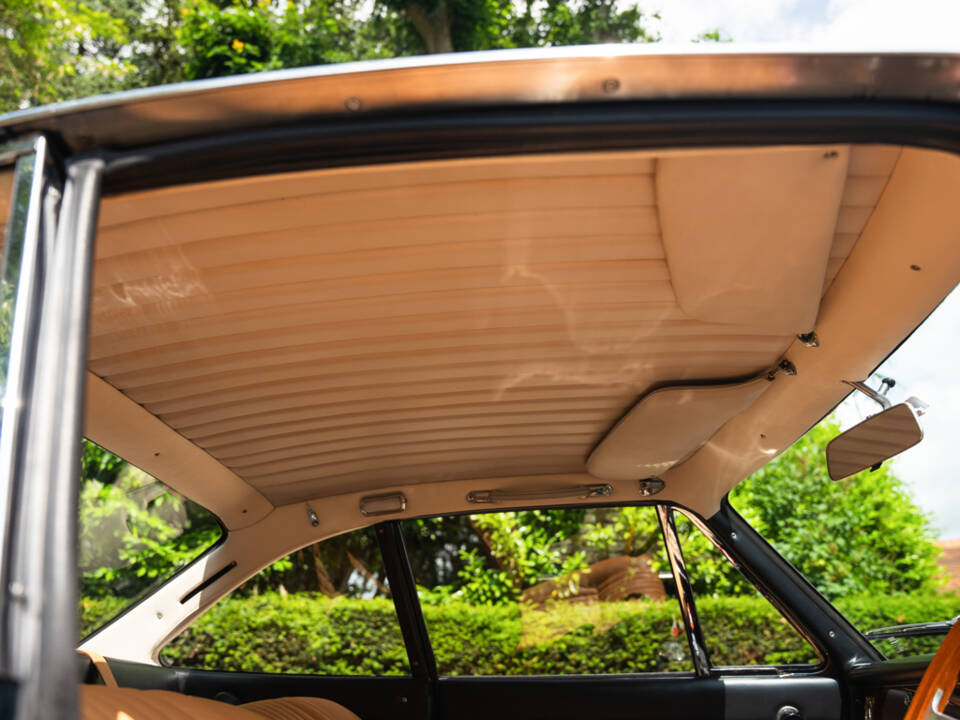 Image 18/50 of Ferrari 365 GTC (1969)