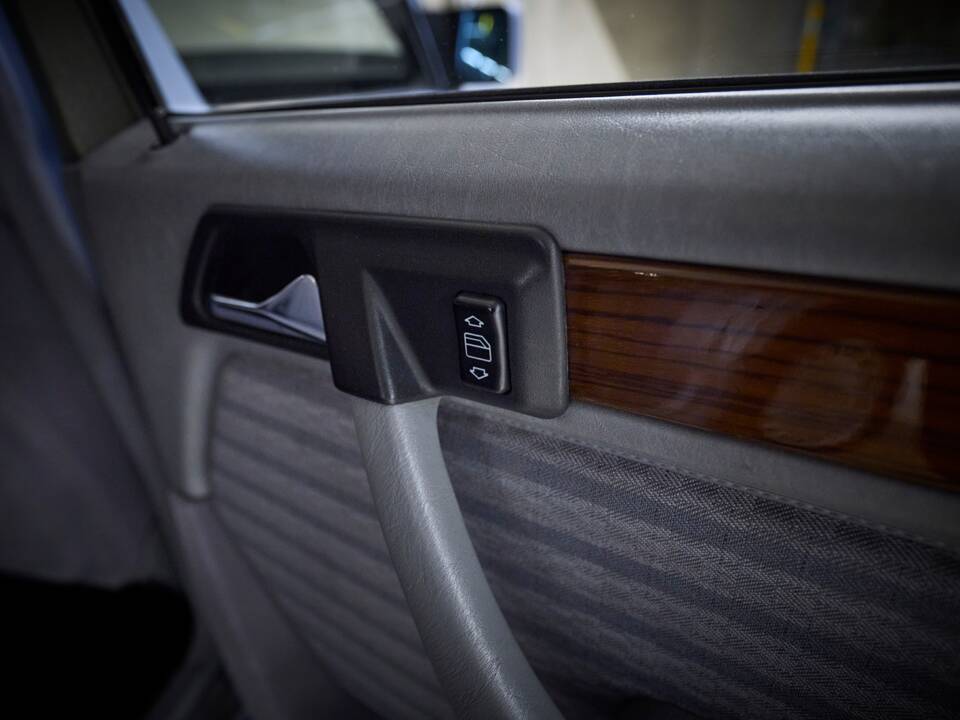 Image 86/100 of Mercedes-Benz 230 TE (1990)