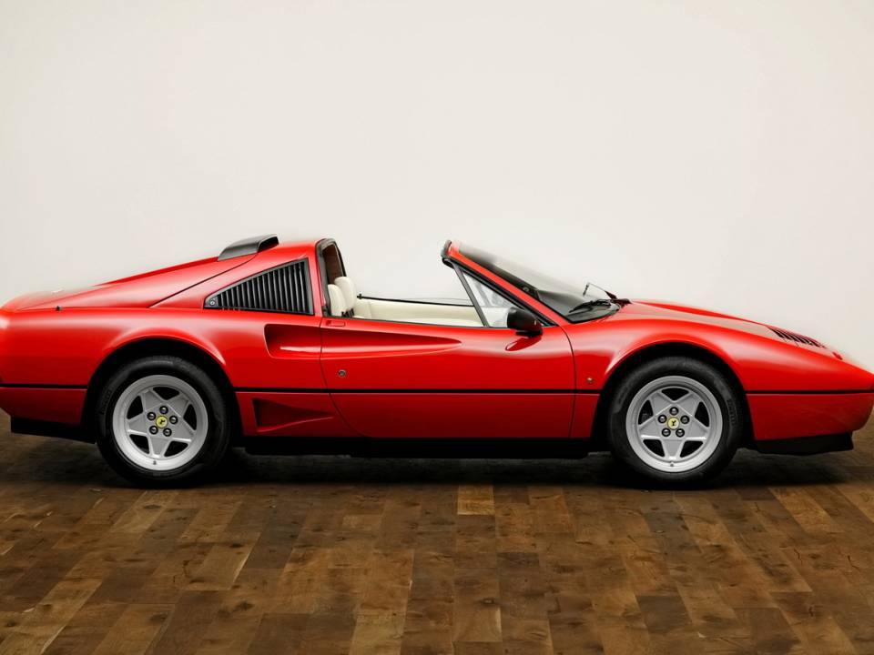 Image 3/21 de Ferrari 208 GTS Turbo (1987)
