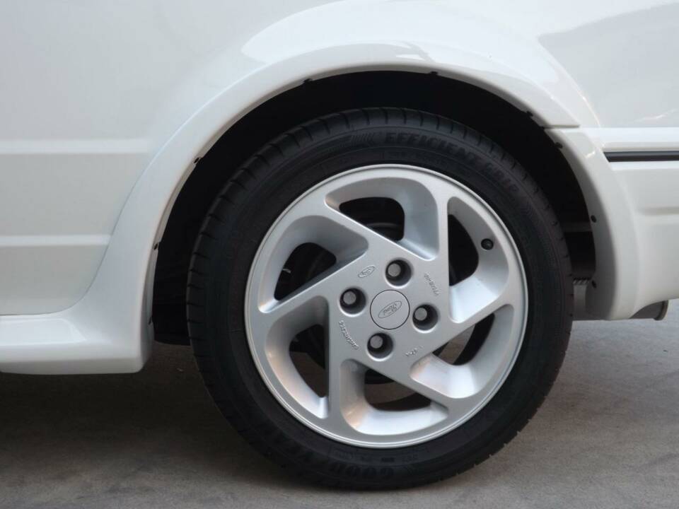 Immagine 35/50 di Ford Escort turbo RS (1987)