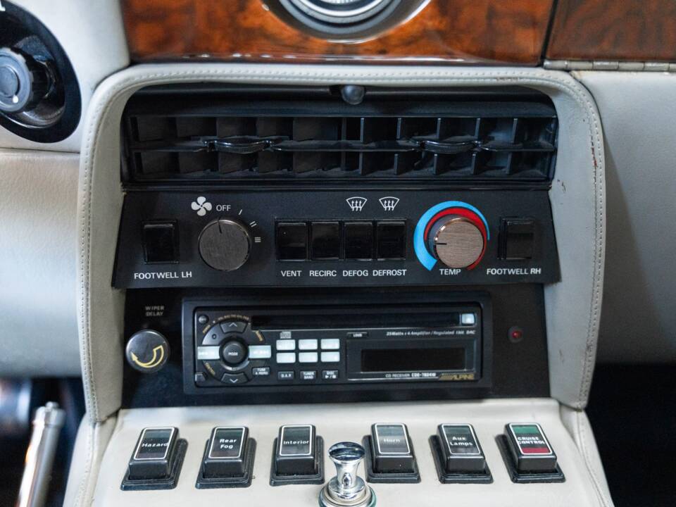 Bild 15/33 von Aston Martin V8 Vantage Volante (1987)