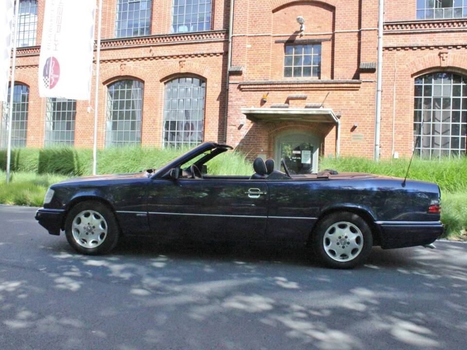 Image 5/21 of Mercedes-Benz E 320 (1995)