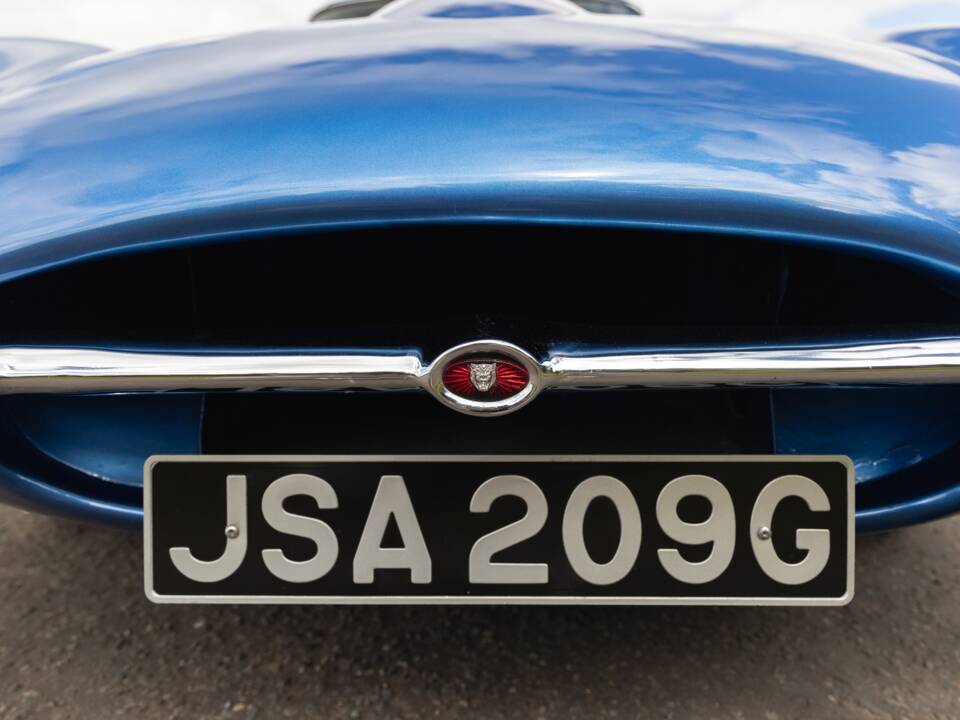 Image 7/50 of Jaguar E-Type (2+2) (1968)