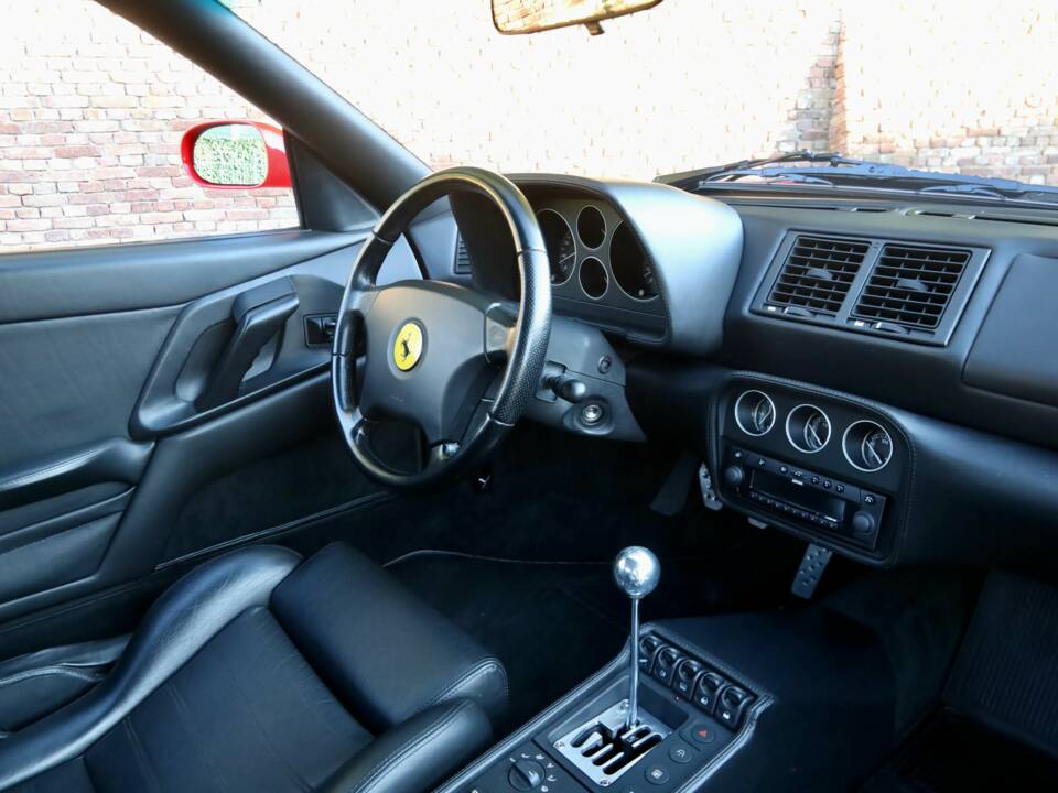 Immagine 46/50 di Ferrari F 355 Berlinetta (1996)