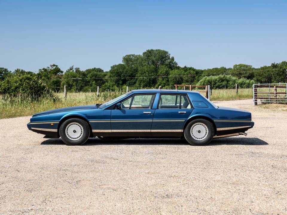 Immagine 9/28 di Aston Martin Lagonda (1987)