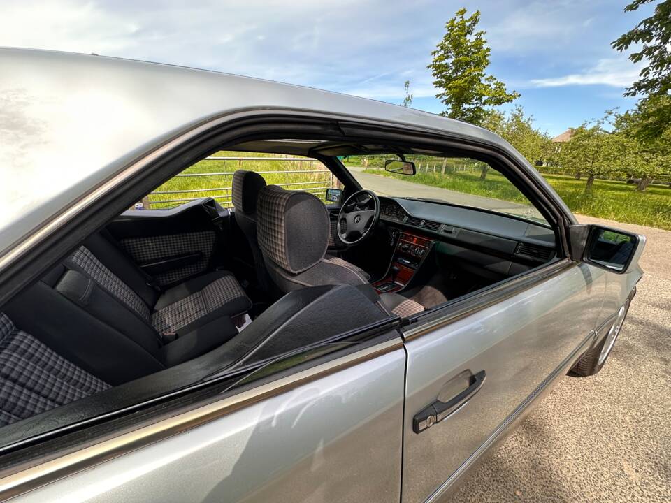 Bild 13/17 von Mercedes-Benz 230 CE (1991)