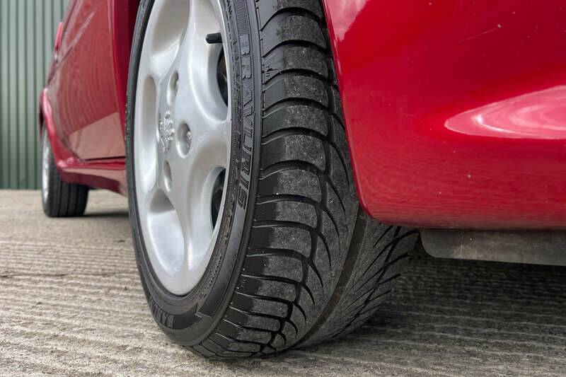 Image 46/50 of Peugeot 106 1.6 GTI 16V (1998)