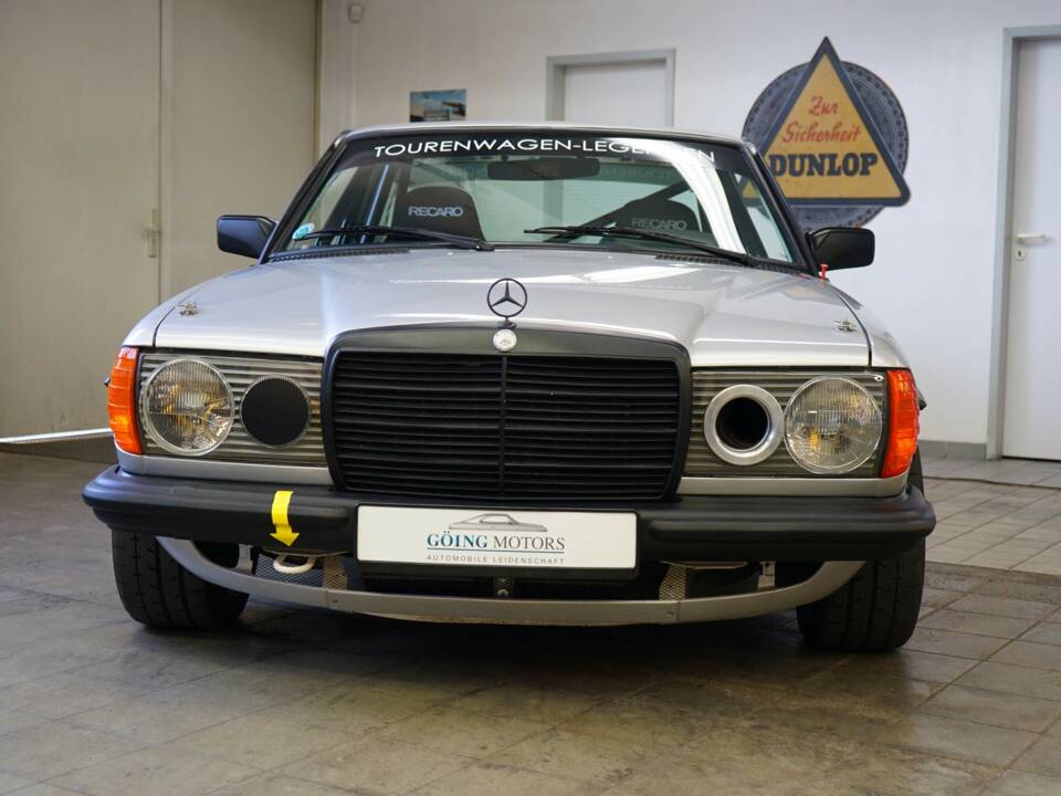 Immagine 6/40 di Mercedes-Benz 280 CE (1980)