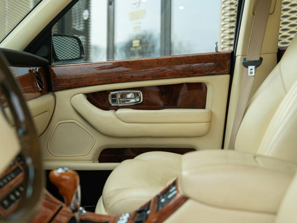 Image 16/40 of Bentley Arnage Green Label (1999)