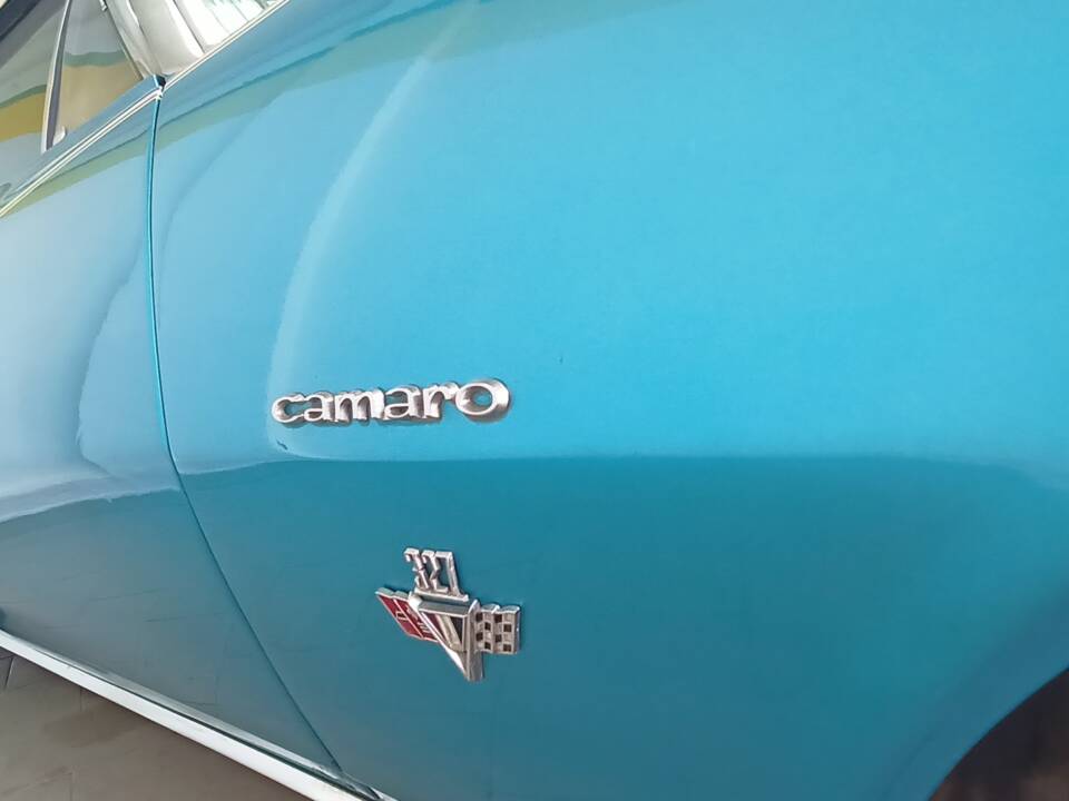 Image 21/74 of Chevrolet Camaro RS 327 (1967)