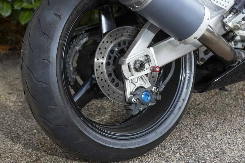 Image 16/33 of Yamaha YZF-R1 (2001)