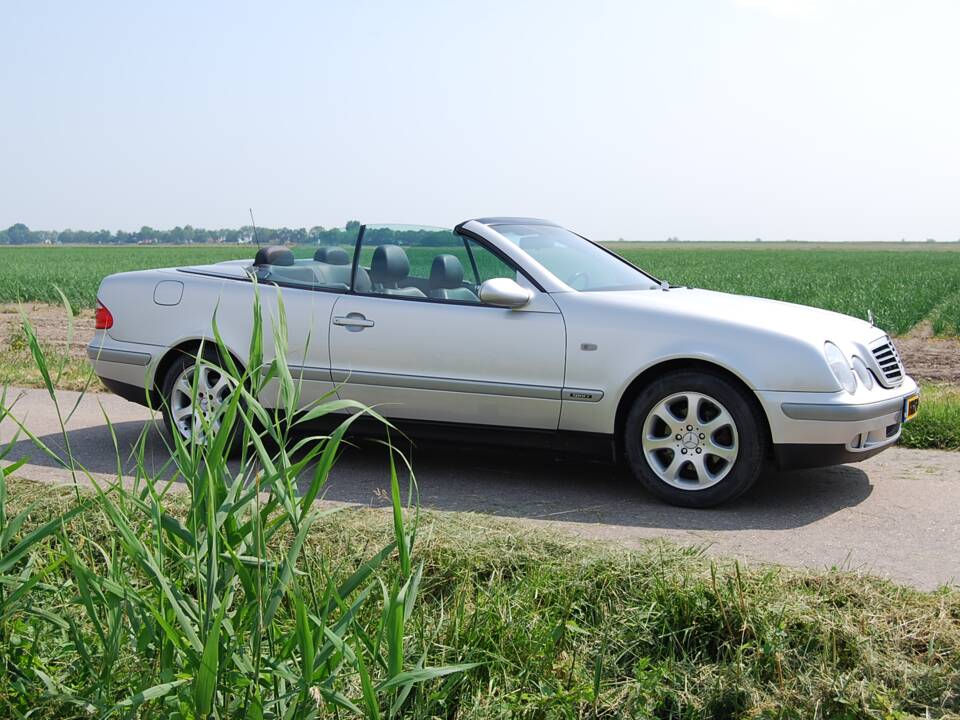 Image 8/46 of Mercedes-Benz CLK 200 (1999)