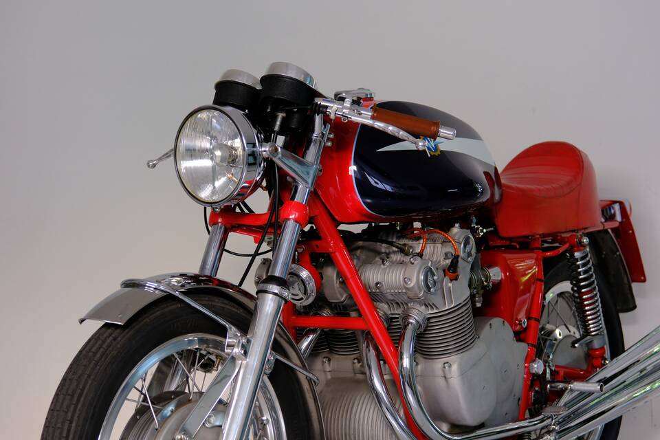 Image 37/99 of MV Agusta 750 Sport (1971)