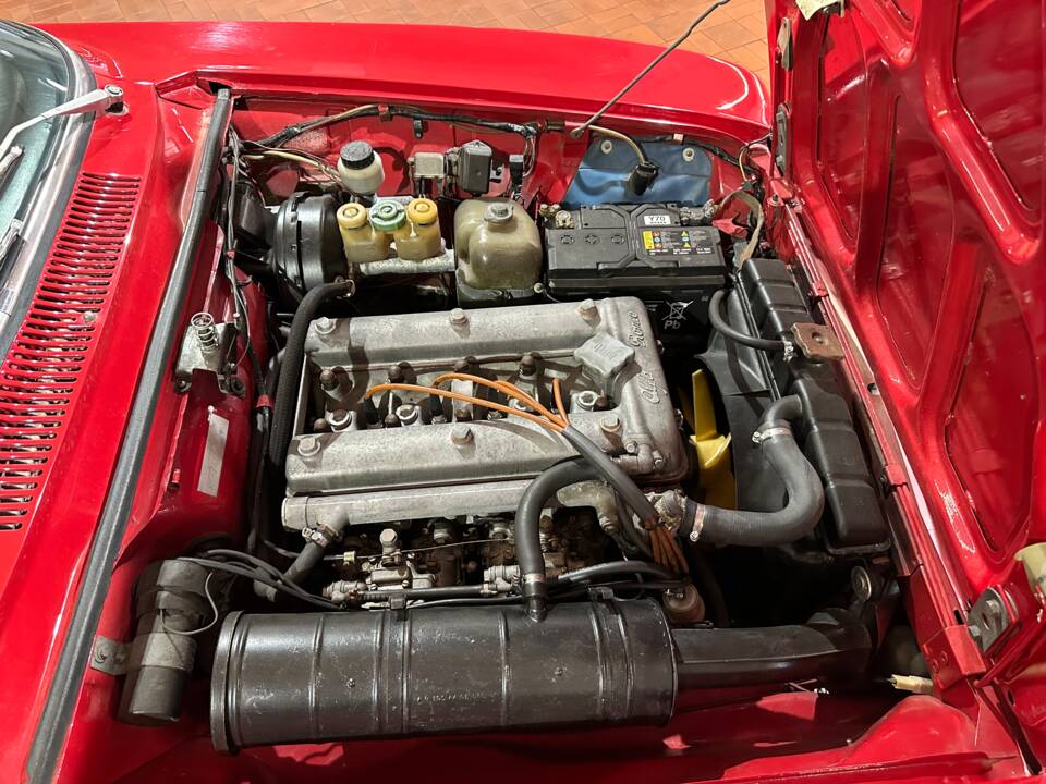 Immagine 27/30 di Alfa Romeo 2000 GT Veloce (1971)